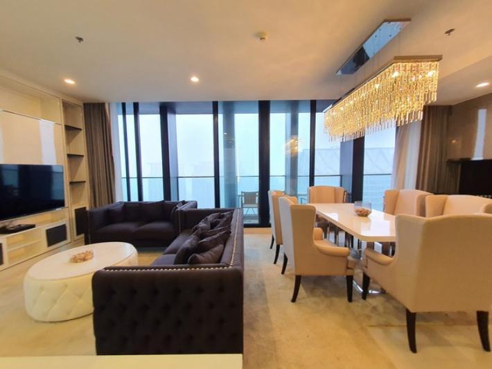 Noble Ploenchit Condo, next to BTS Ploenchit, with private elevator in every unit